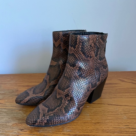 Dolce Vita Issa Snakeskin Boots Size 6 - Picture 6 of 6